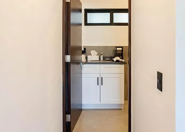 New Listing • Prime Location • Cozy & Modern Apartamento